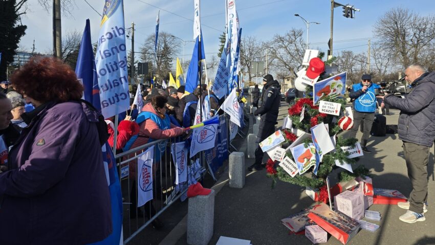 Ismét tüntetni készülnek a tanárok