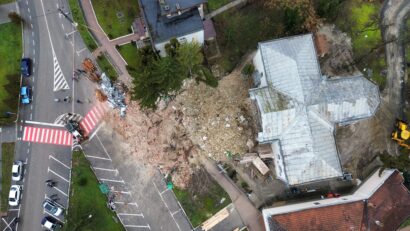 Hézagos keret, hiányos tartalom, és mégis…