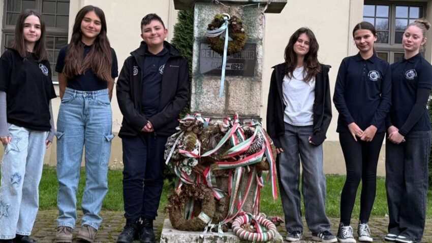 Örökbefogadták iskolájukat a nagyenyedi hetedikesek