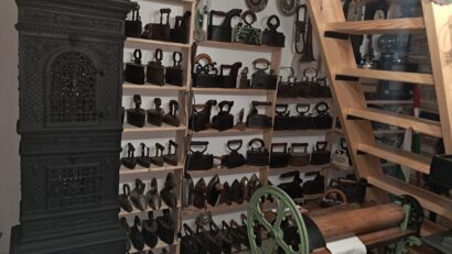 Kaláni vaskályhák és „kalapos lámpák” között