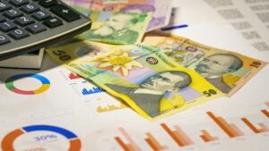 Szinte 300 lejjel nőtt egy év alatt a nettó átlagbér