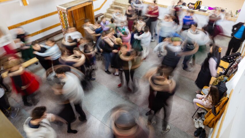 Színpadon a mérai zenei anyanyelv beszélői