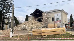 A tető biztonságossá tétele a prioritás a szilágycsehi református templomnál