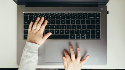 Zsarolással találkoznak leginkább a gyerekek a neten leselkedő veszélyek közül