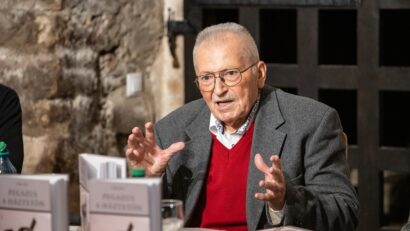 Recsenyéd és holdudvara