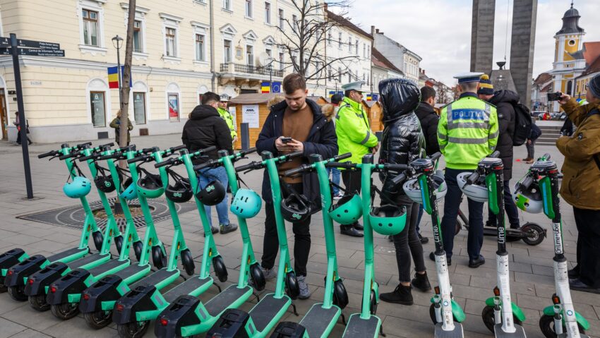 Nem lehet ezentúl parkokba behajtani bérelhető rollerekkel Kolozsváron