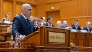 Hazugnak és cinikusnak nevezte a bizalmatlansági indítványt a kormányfő