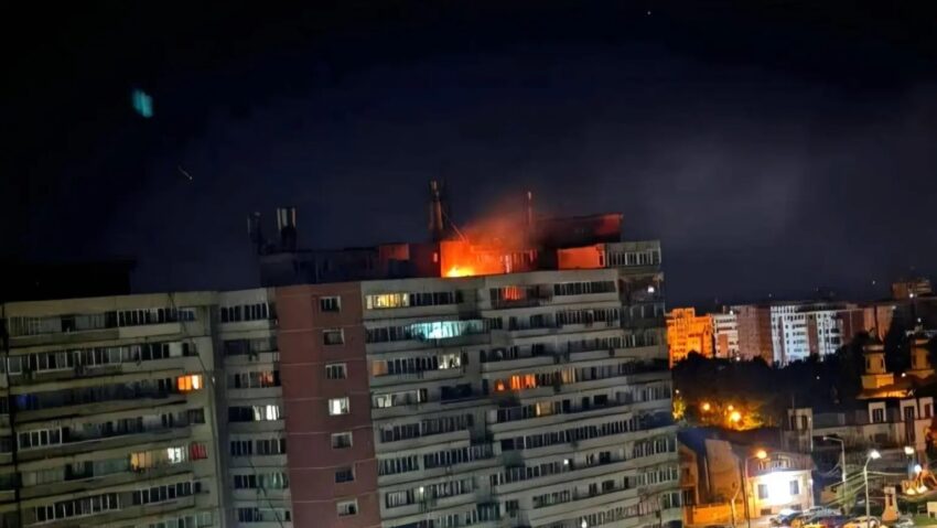 Drón zuhant egy galaci tömbházra
