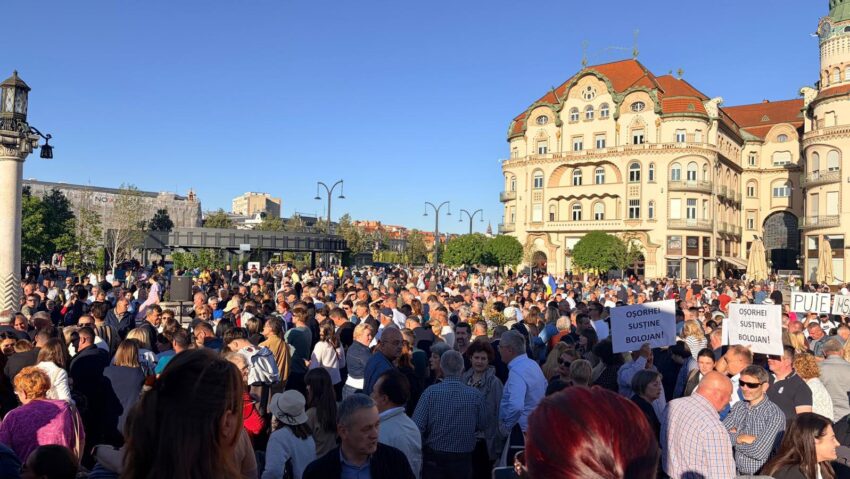 Több ezren tüntettek Nagyváradon Ilie Bolojan mellett