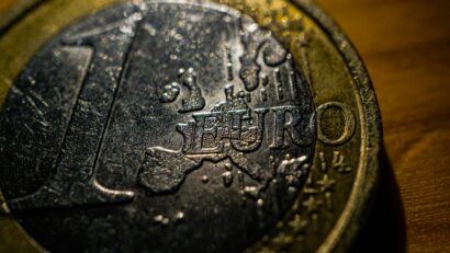 Újra történelmi csúcson az euró