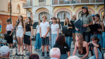 Sokszínű csapat folytatja a munkát Nyilas Misi(k) körül Nagyváradon